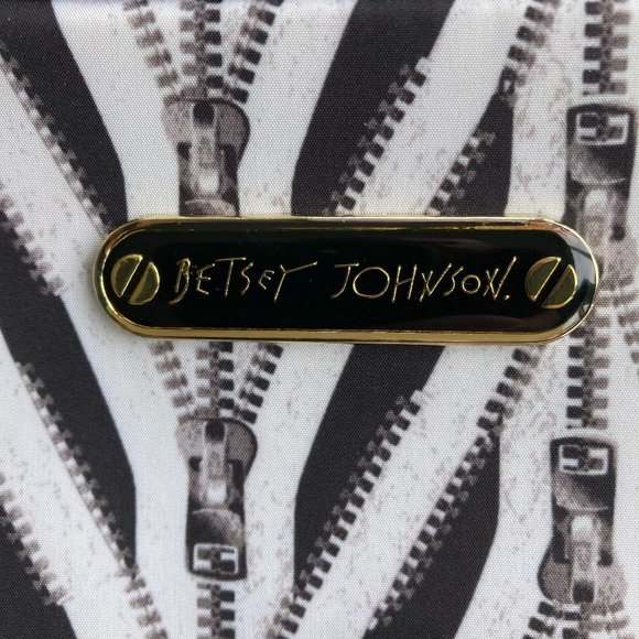 Betsey Johnson Zippered Padded Tablet Travel Case - Picture 5 of 9